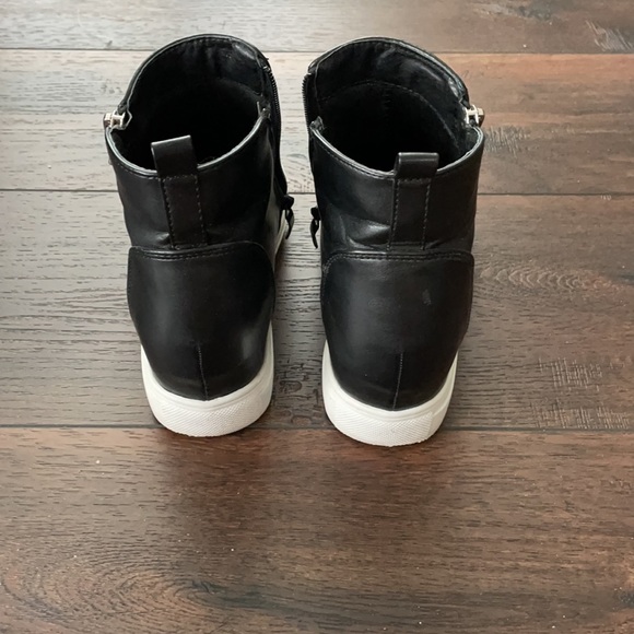 Black booties size 6.5 - Picture 4 of 5